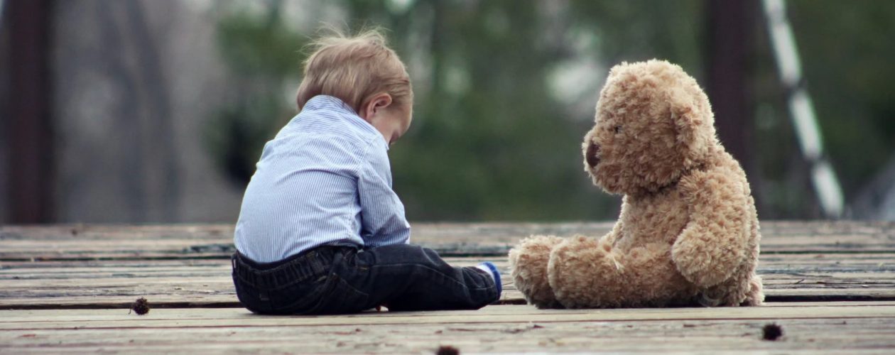 Cómo saber si a mi hijo le cuesta hacer amigos