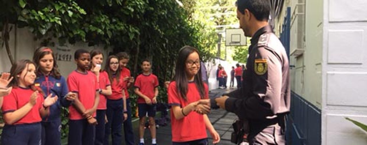 La Policía entrega a los alumnos de 6º el carnet de ciberexpert@